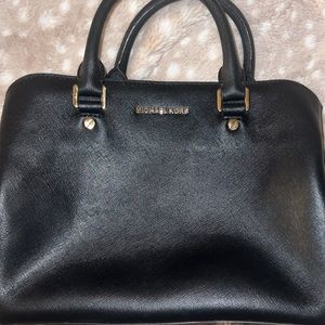 Michael kors med/large purse great shape black
